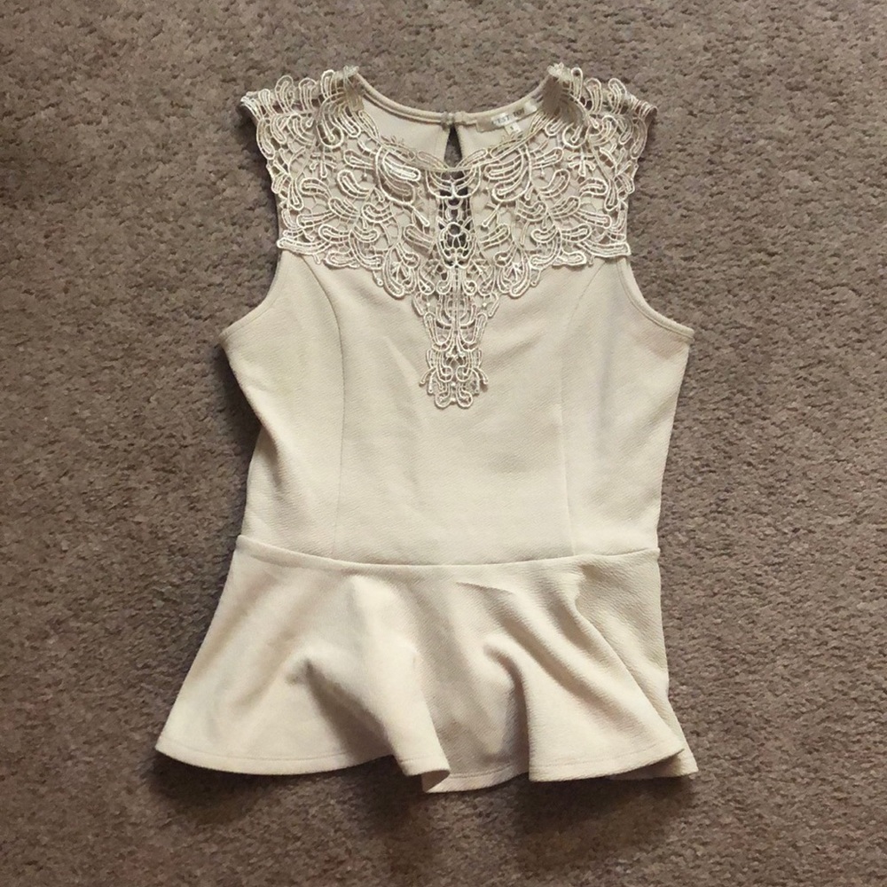 ⚡️Tan Peplum Top Size Small